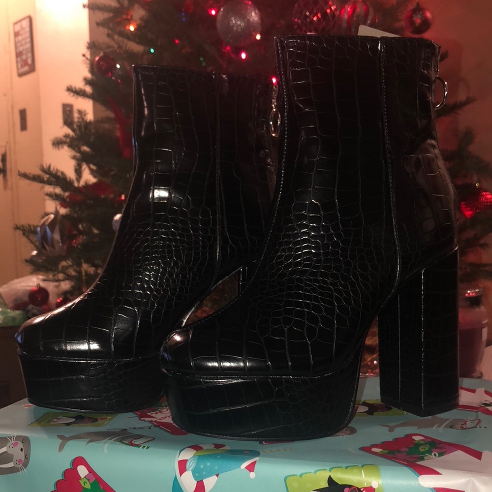 BLACK FAUX LEATHER “snake skin” style boot.